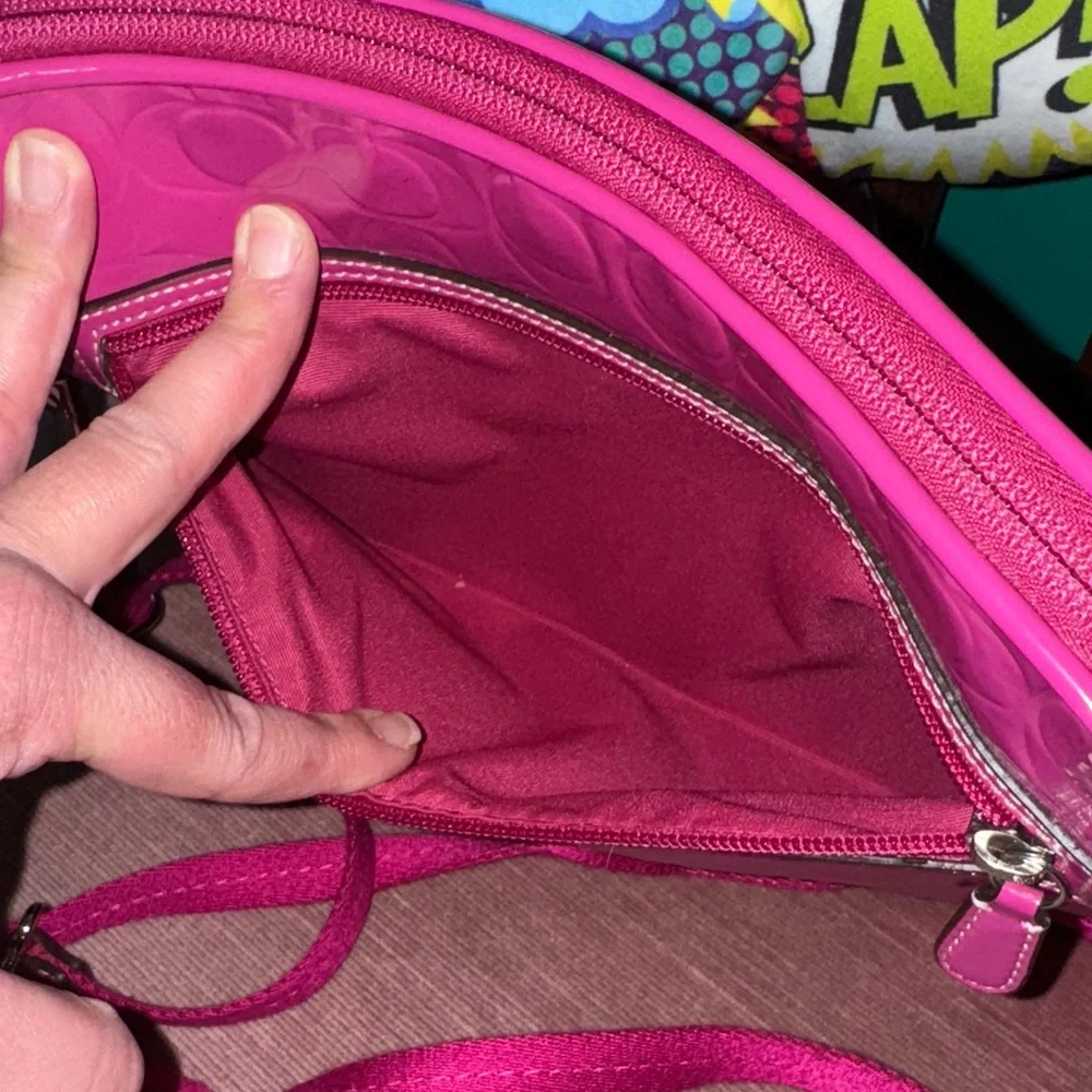 💕💕💕💕Coach Fuchsia Embossed IPAD Bag